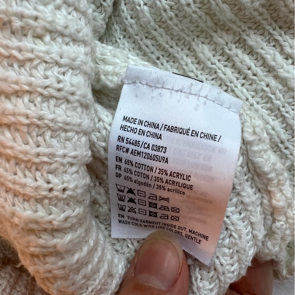 BUNDLE DEAL: Cream Lace Up American Eagle & Black Cold Shoulder H&M Sweaters - Picture 6 of 9